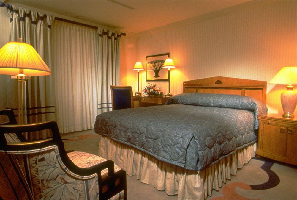 The Cincinnatian Curio Collection By Hilton Oda fotoğraf